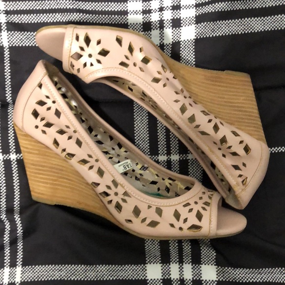 Small wedge heel shoes - Picture 2 of 5